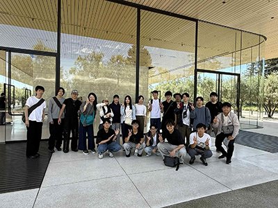 Apple Parkの見学の写真