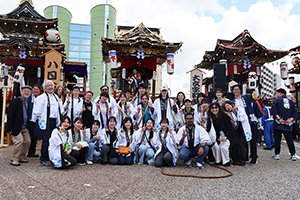 お旅祭りへの学生参加の様子1