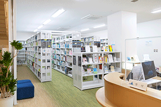 中央図書館の内観