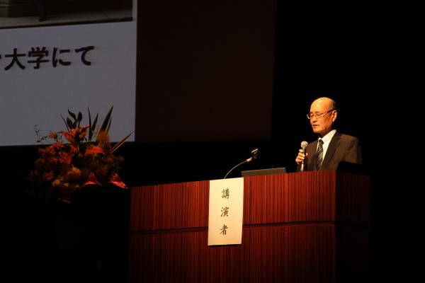 講演　公立小松大学　副学長・理事・国際交流センター長　志村　恵　　氏.JPG