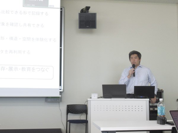 【写真4】小川雅洋特任助教の講演の様子.JPG