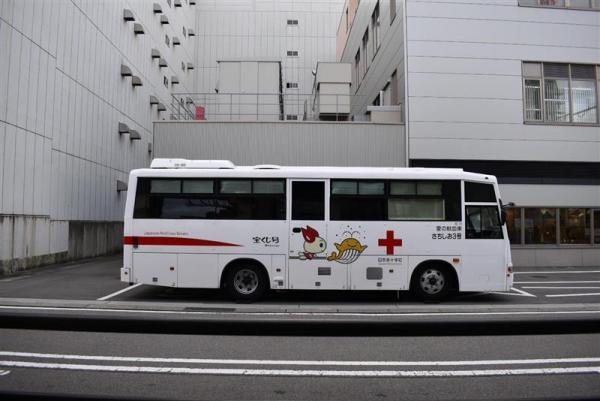 石川県赤十字血液センターが手配してくださった献血バス.jpg