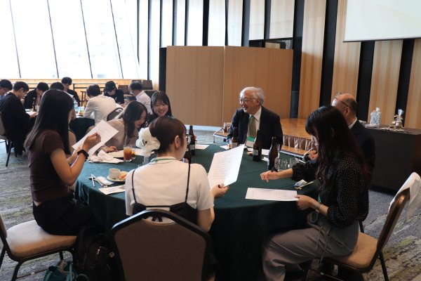 同窓会役員企画　公立小松大学クイズビンゴの様子.JPG