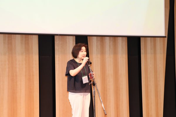 国際文化交流学部 中子 富貴子 学部長　乾杯のご挨拶.JPG