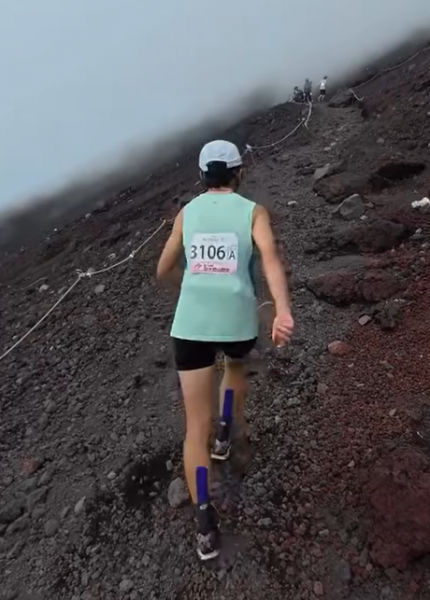富士登山競争レースの様子２.PNG