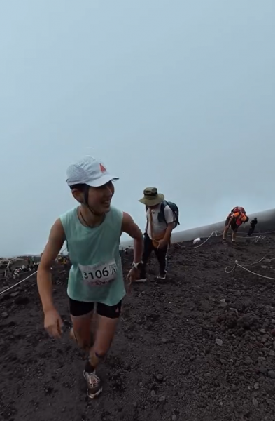 富士登山競争レースの様子.PNG