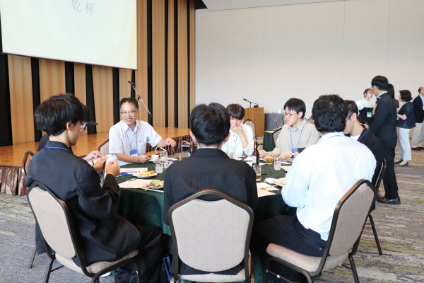 歓談の様子.JPG