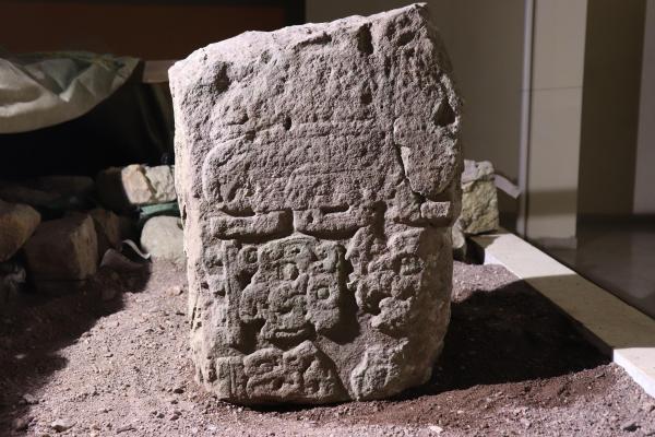 コパン遺跡では３５年ぶりとなる新たな石碑断片.JPG