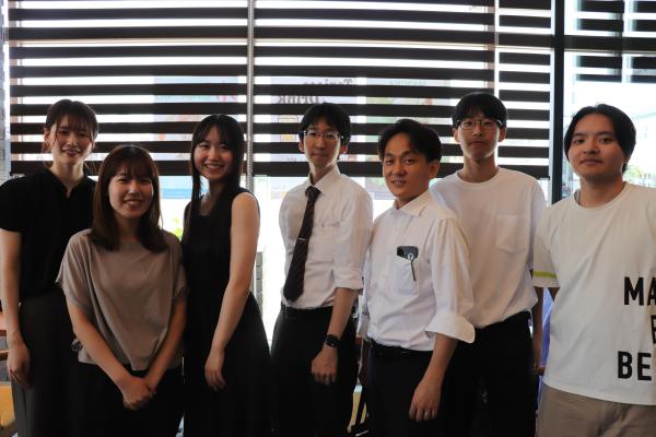 初の同窓会懇親会を企画・運営した同窓会役員７名.JPG