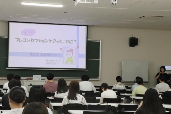 助産師の村上講師による講義の様子.JPG