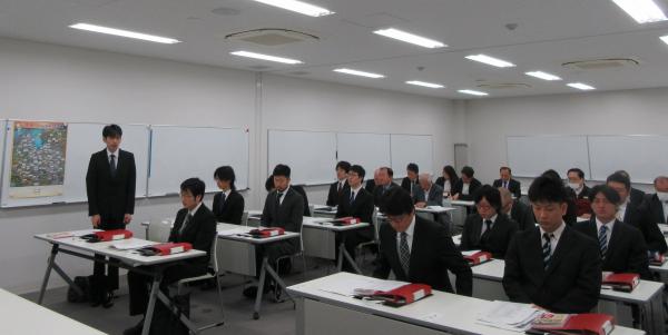 抱負を述べる受講生.JPG